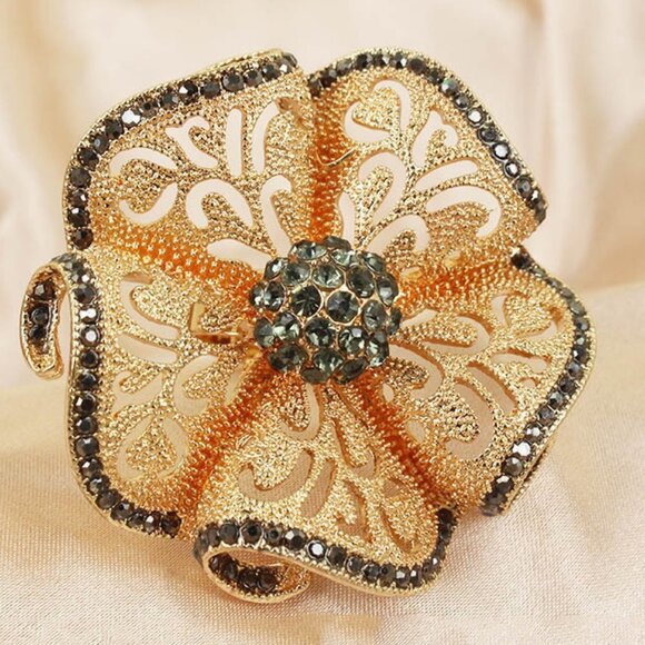 Exaggerated Rhinestone Floral Ring - Picture 1 of 4